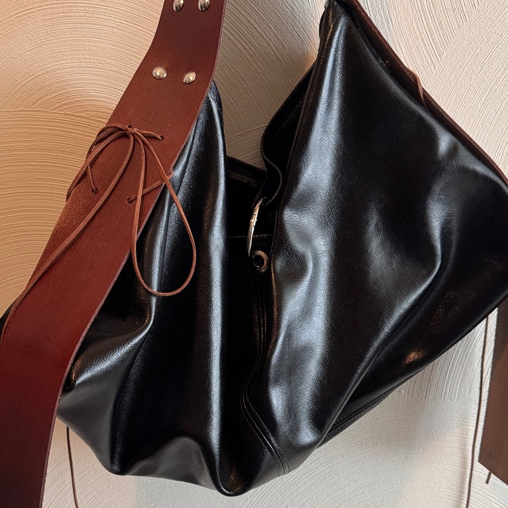 Le febour everything bag in black leather